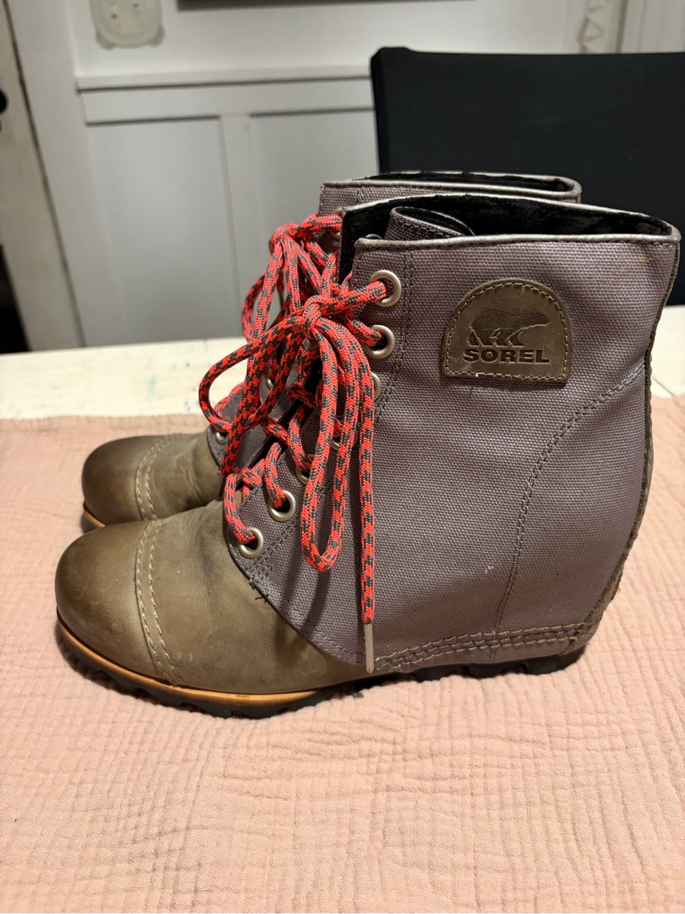 Women’s Sorel Taupe & Gray Lace-Up Boot with Red Accent Laces- wedge- size 9